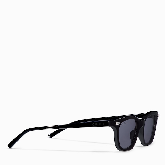 Sonnenbrille mit ovalem Rahmen