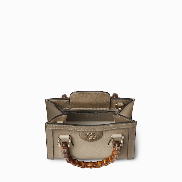حقيبة اليد الكبيرة صغيرة الحجم بتقليم من جلد النعامة Gucci Diana
