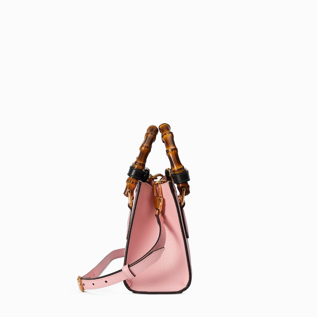 حقيبة اليد الكبيرة صغيرة الحجم بتقليم من جلد النعامة Gucci Diana