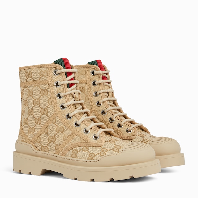 Women's boot with Web
