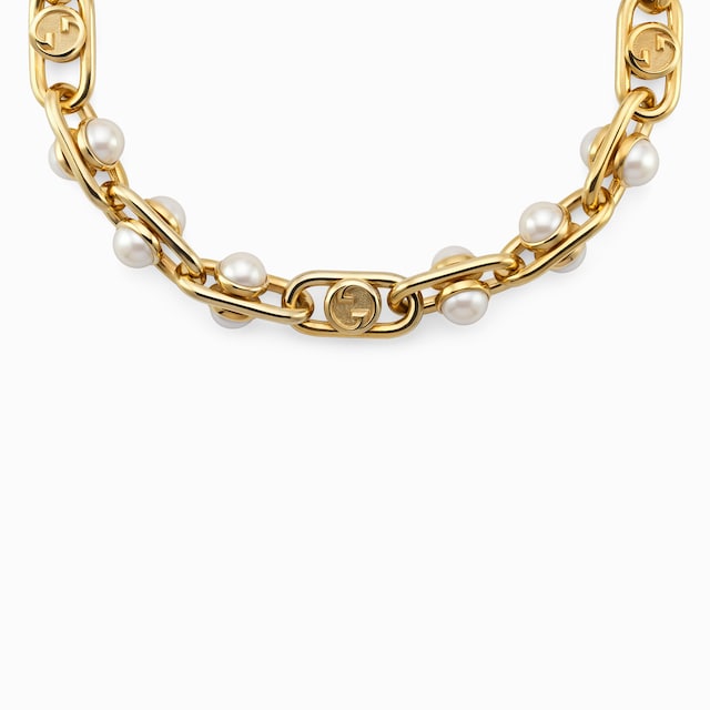 Necklace with mobile pearls
