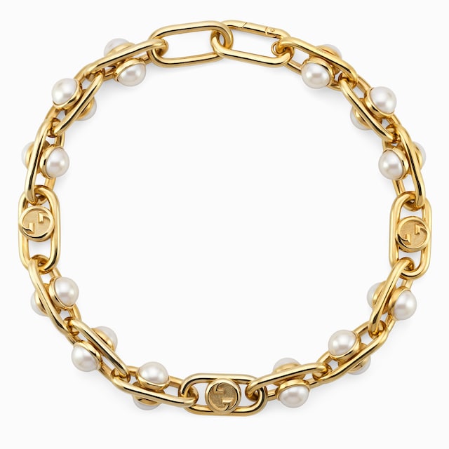 Necklace with mobile pearls