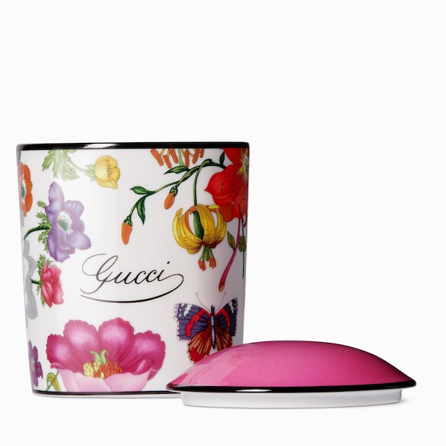 شمعة بطبعة Gucci Flora، بعطر فريزيا