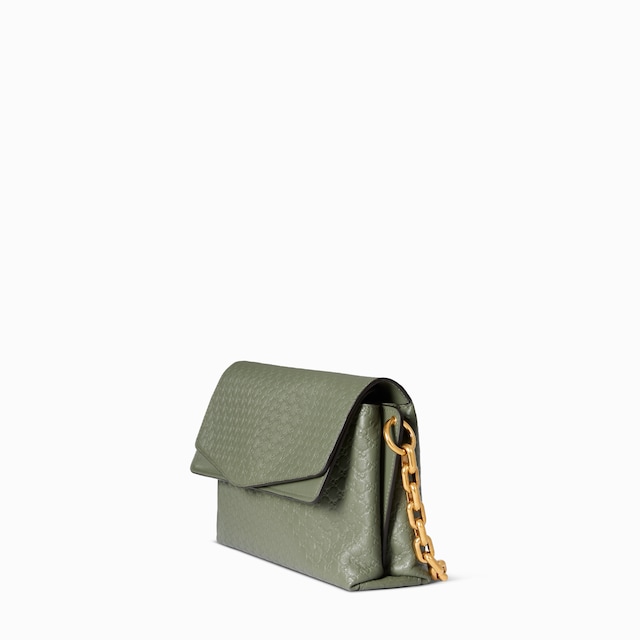 حقيبة كتف متوسطة الحجم مع سلسلة