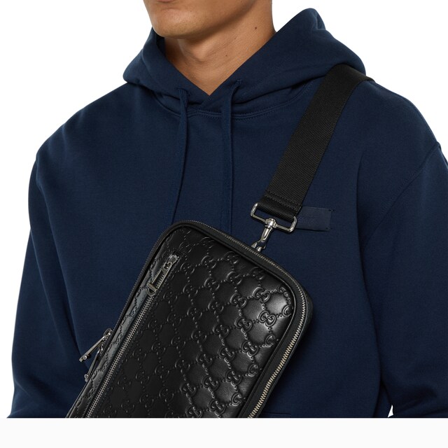 GG Emblem small crossbody bag - image 2