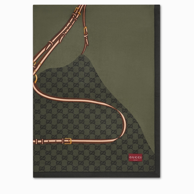 بطانية من الصوف مزيّنة بطبعة