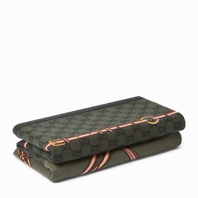 بطانية من الصوف مزيّنة بطبعة