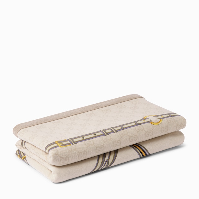 بطانية من الصوف مزيّنة بطبعة