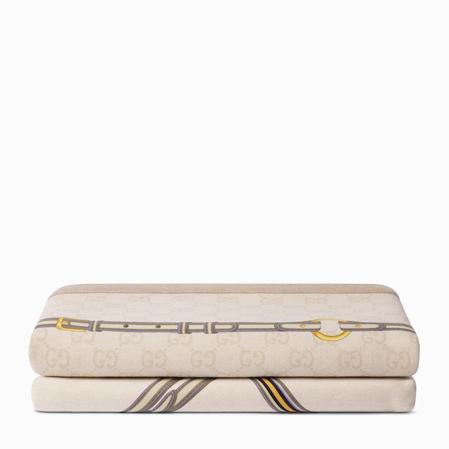 بطانية من الصوف مزيّنة بطبعة