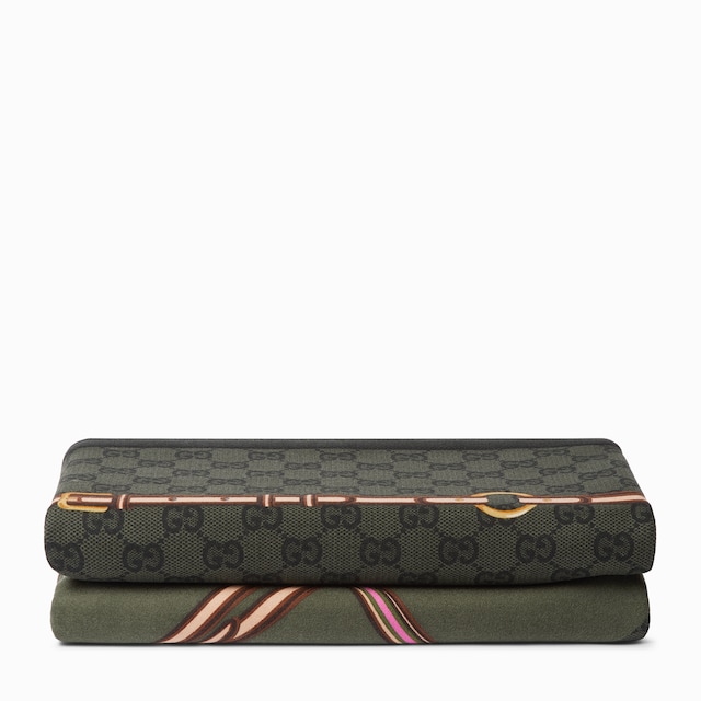 بطانية من الصوف مزيّنة بطبعة