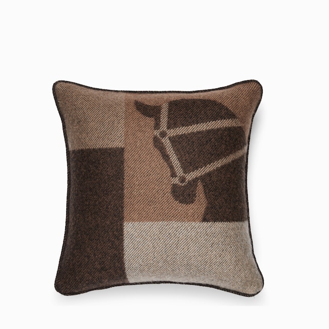وسادة من جاكارد الصوف
