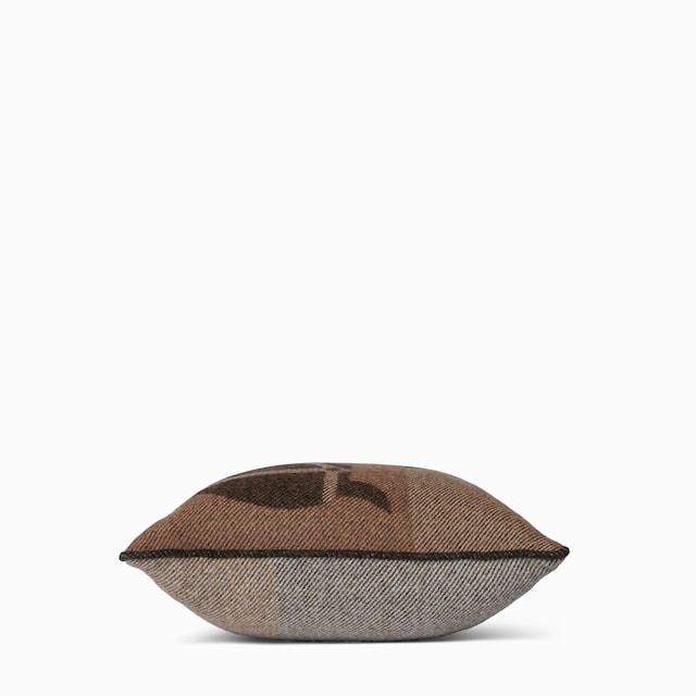 وسادة من جاكارد الصوف