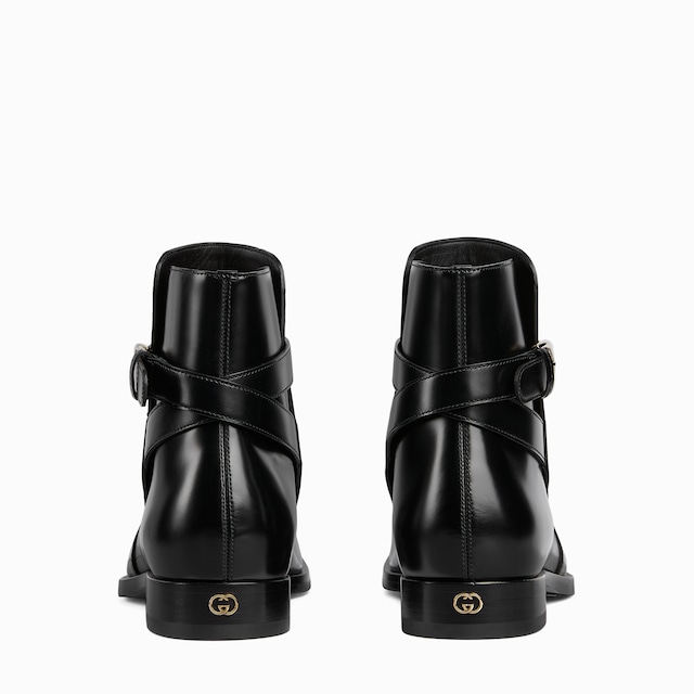 Men's boot with buckle