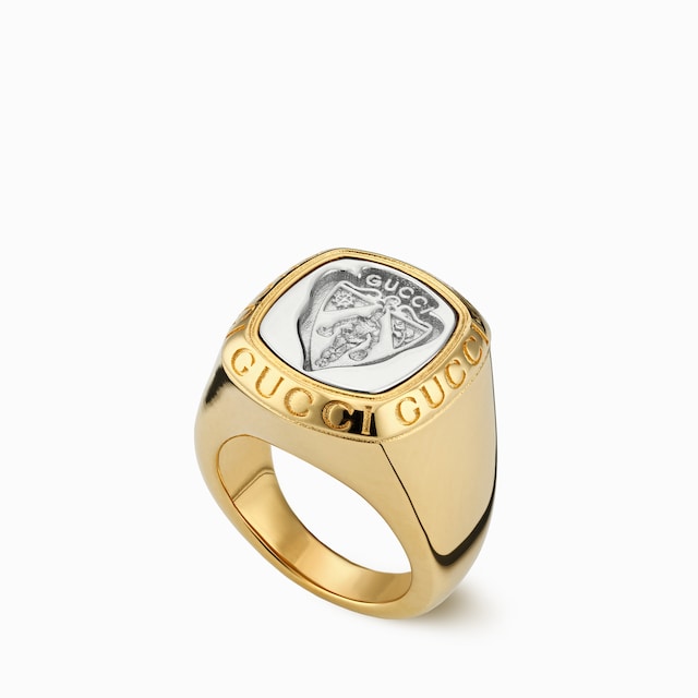 Sello con insignia de Gucci