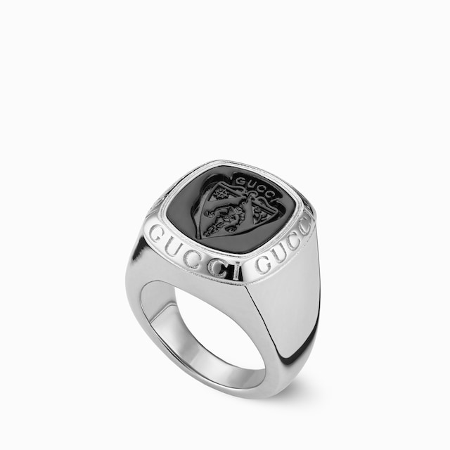 Sello con insignia de Gucci