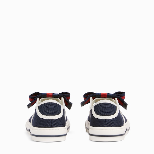 Children's sneakers with Web