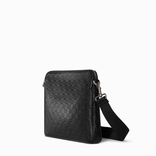 حقيبة كروس بودي GG Emblem متوسطة الحجم