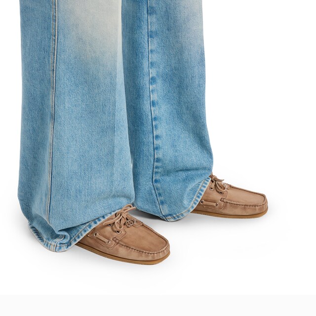 Women's boat shoe