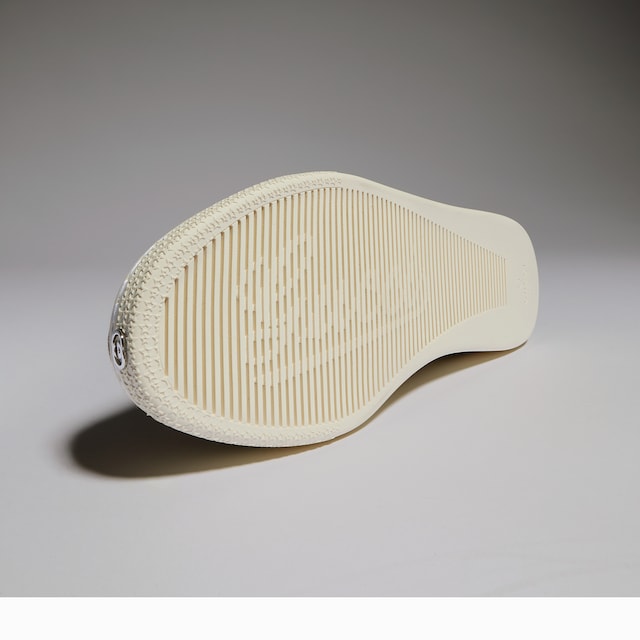 Women's Stretch low-top sneaker - image 3