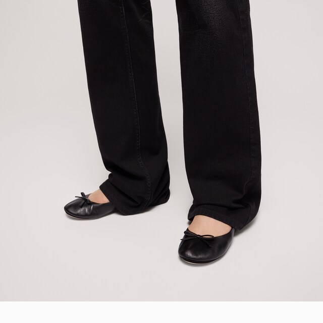 Women's ballerina with bamboo