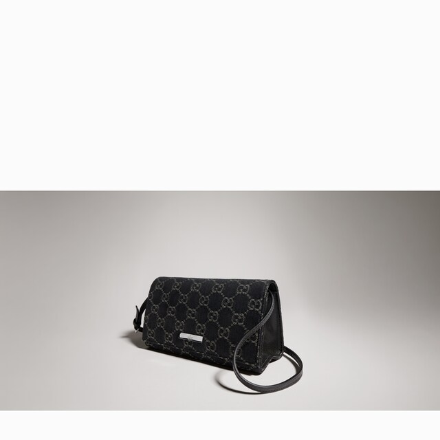 Kleine Pouch mit Riemen und Gucci Plakette