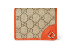 グッチ GGエンブレム レザートリム チェーンウォレット GG Emblem wallet on chain in light blue leather | GUCCI® US