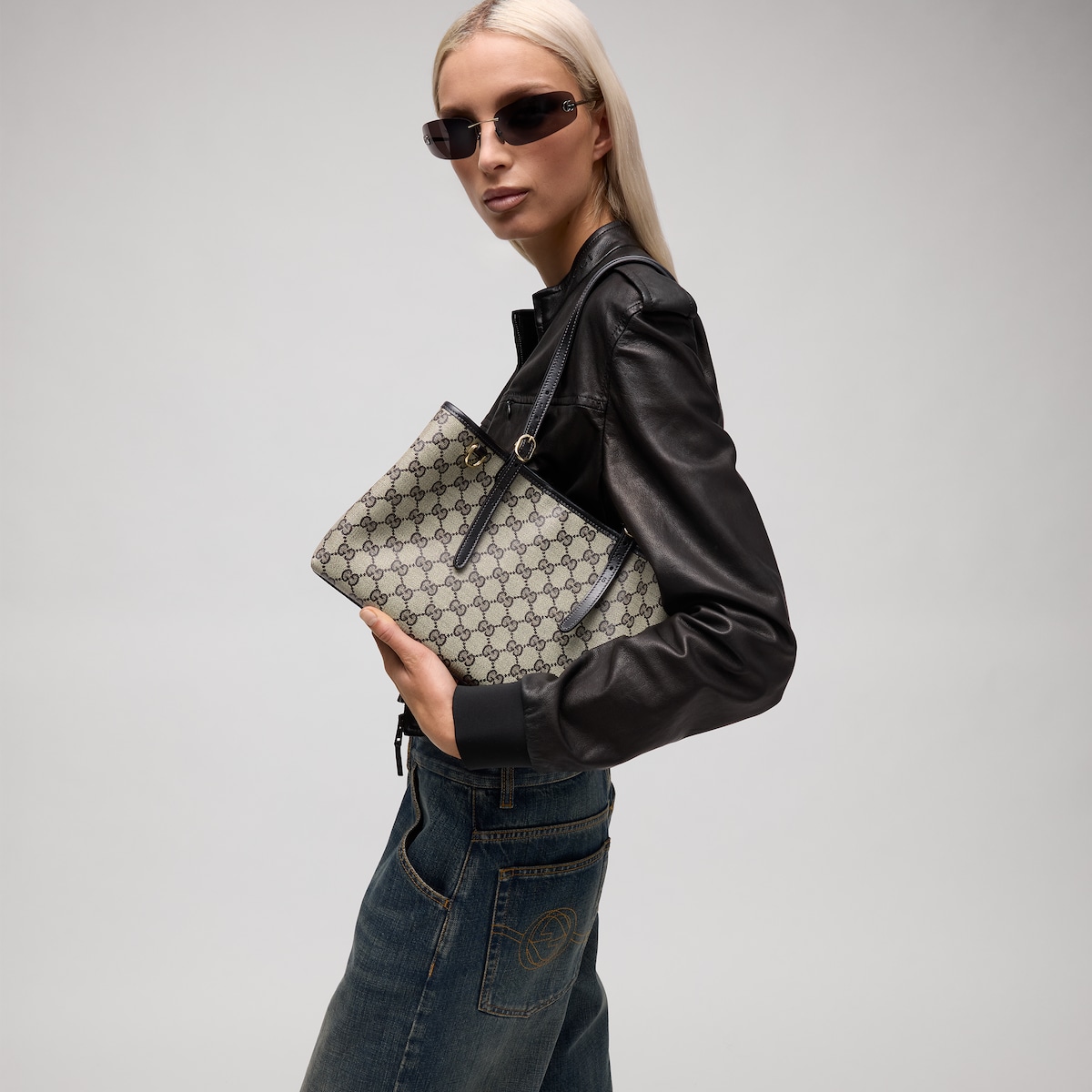 Gucci GG Emblem Medium Tote Bag | Thumbnail 2