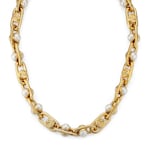 Necklace with mobile pearls