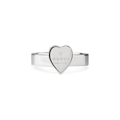 Ring mit Herz-Anhänger und Gucci Markenzeichen