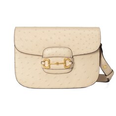 حقيبة Gucci Horsebit 1955 من جلد النعامة