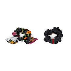 Conjunto de scrunchies de seda con GG 
