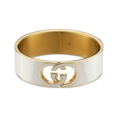 سوار Gucci Interlocking على شكل طوق مطلي بالمينا