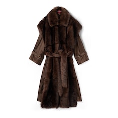 Mantel aus weichem, langflorigen Shearling mit Gürtel