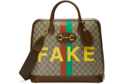 〔グッチ ホースビット 1955〕“Fake/Not” スモール ダッフルバッグベージュ＆エボニー GGスプリーム | GUCCI公式