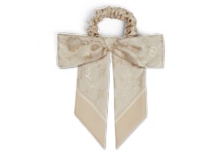 グッチ　シュシュ　ピンク Laminated GG silk jacquard scrunchie in pink | GUCCI® US