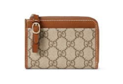 24-25 新作 グッチ GGエンブレム ジップ カードケース ブラウン GG Emblem zip card case in Beige GG Canvas | GUCCI® SI