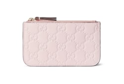 GUCCI　キーストラップ　サーモンピンク GGエンブレム〕キーポーチピンク GGレザー | GUCCI公式