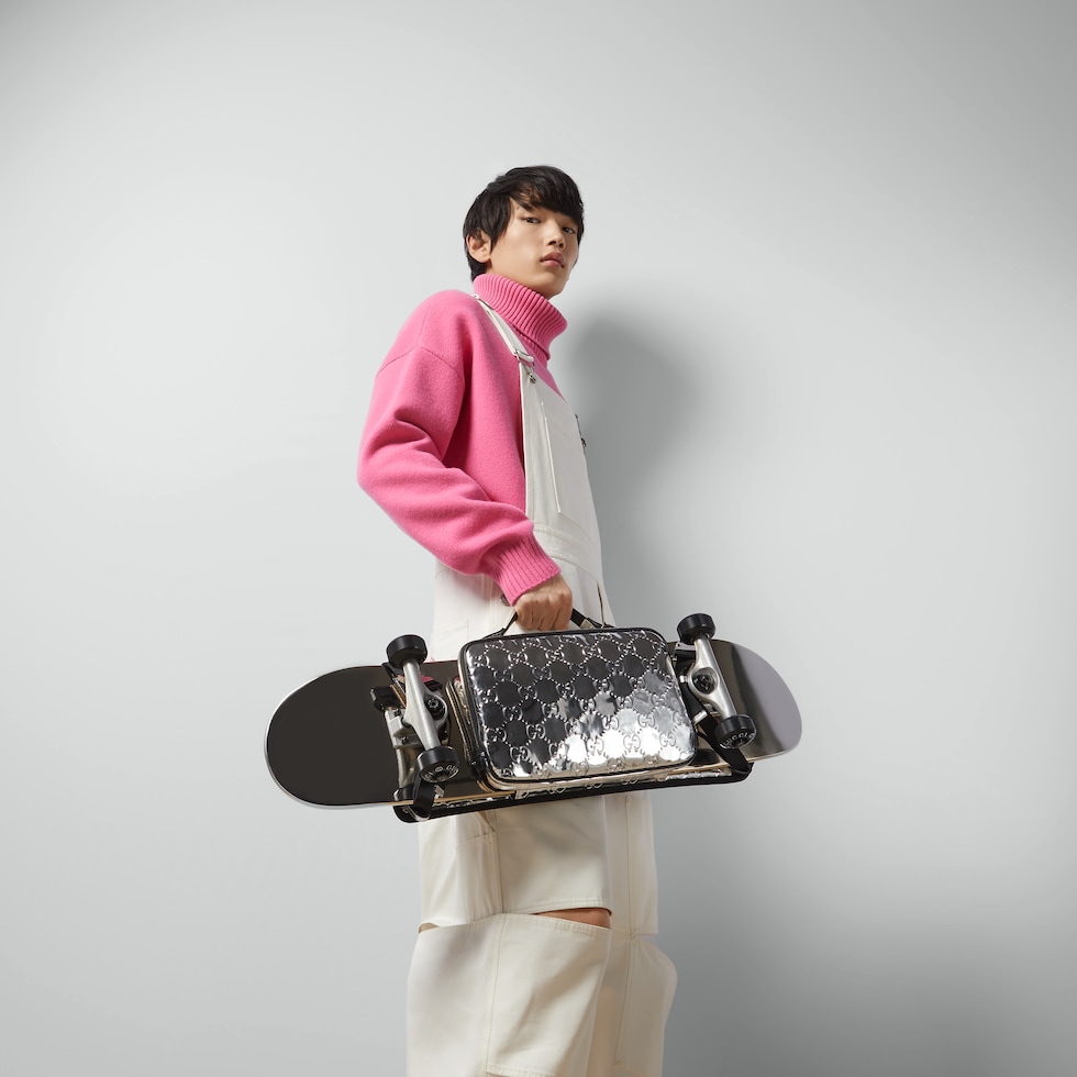 GG skateboard holder