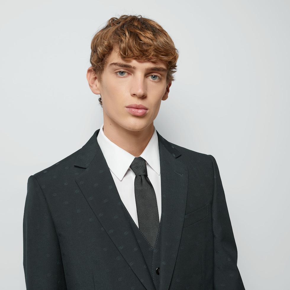 Plain silk tie
