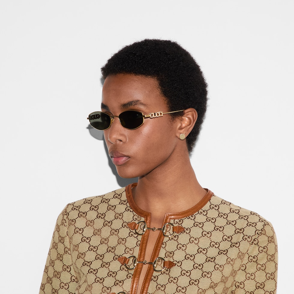 Sonnenbrille mit ovalem Rahmen