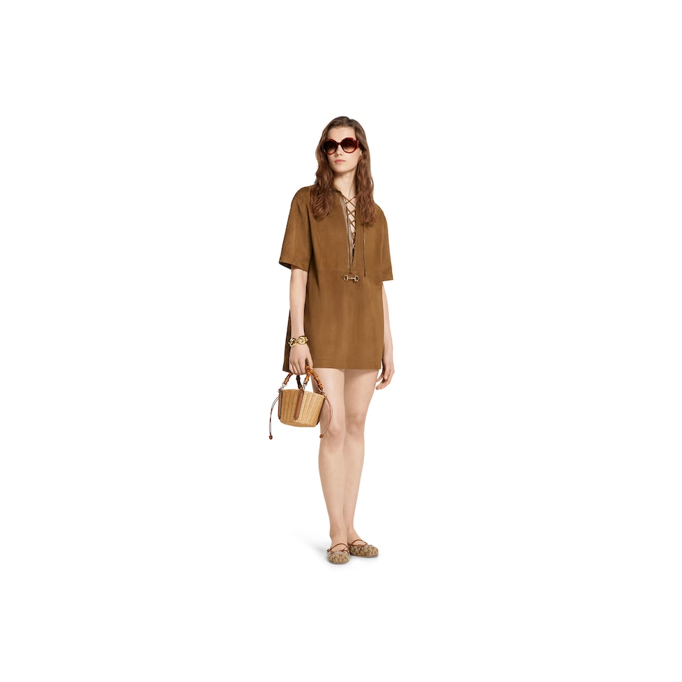 Robe à col en V en daim avec détail Mors