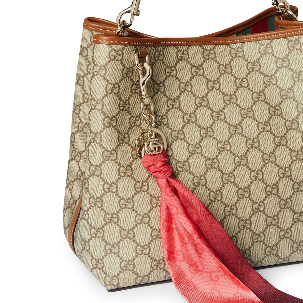 Keychain with GG silk