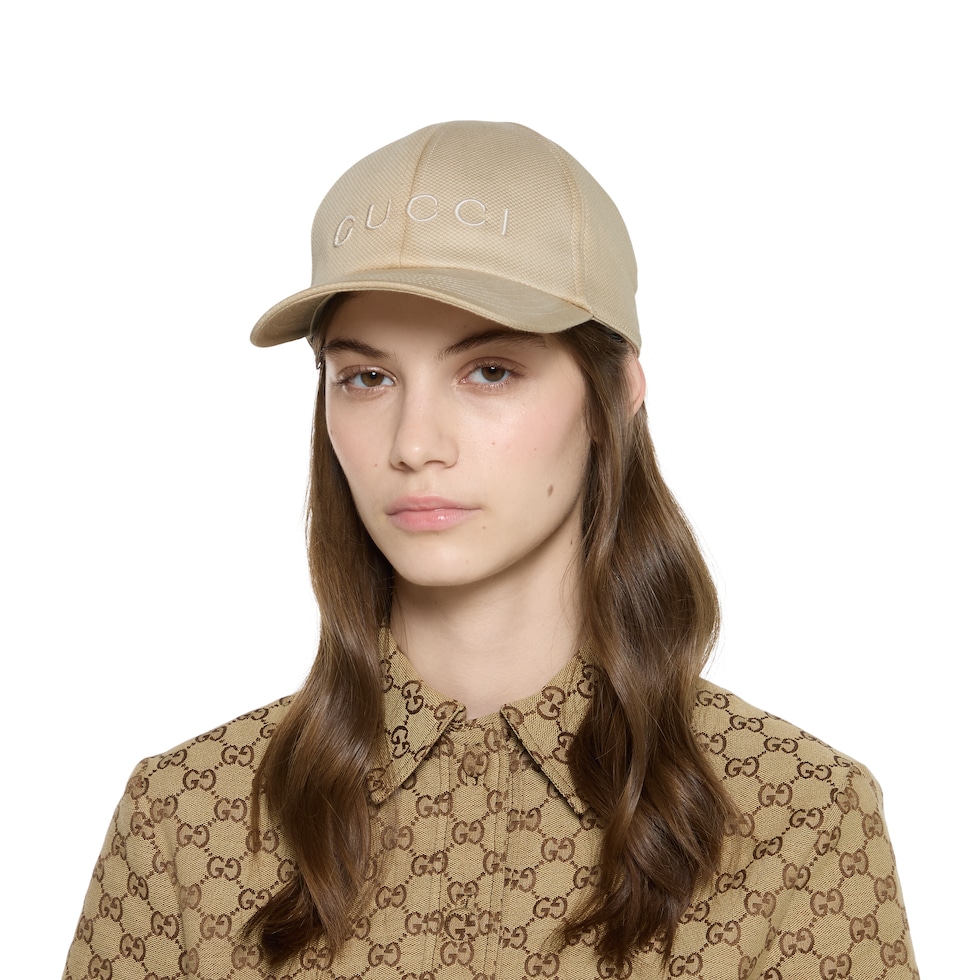 Cotton baseball hat with embroidery
