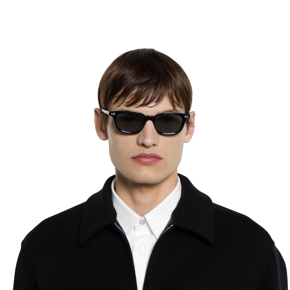 Oval frame sunglasses