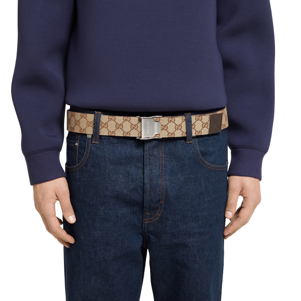 Belt with lift buckle