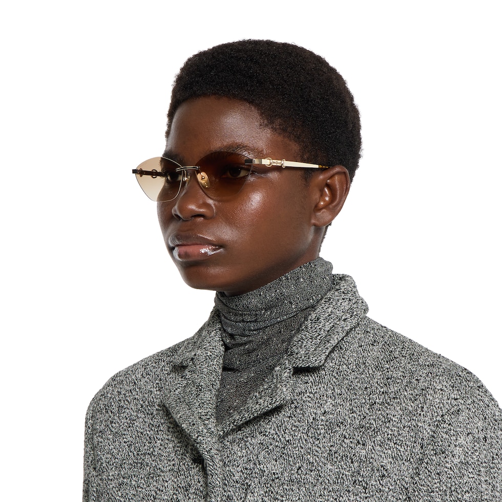 Cat eye frame sunglasses
