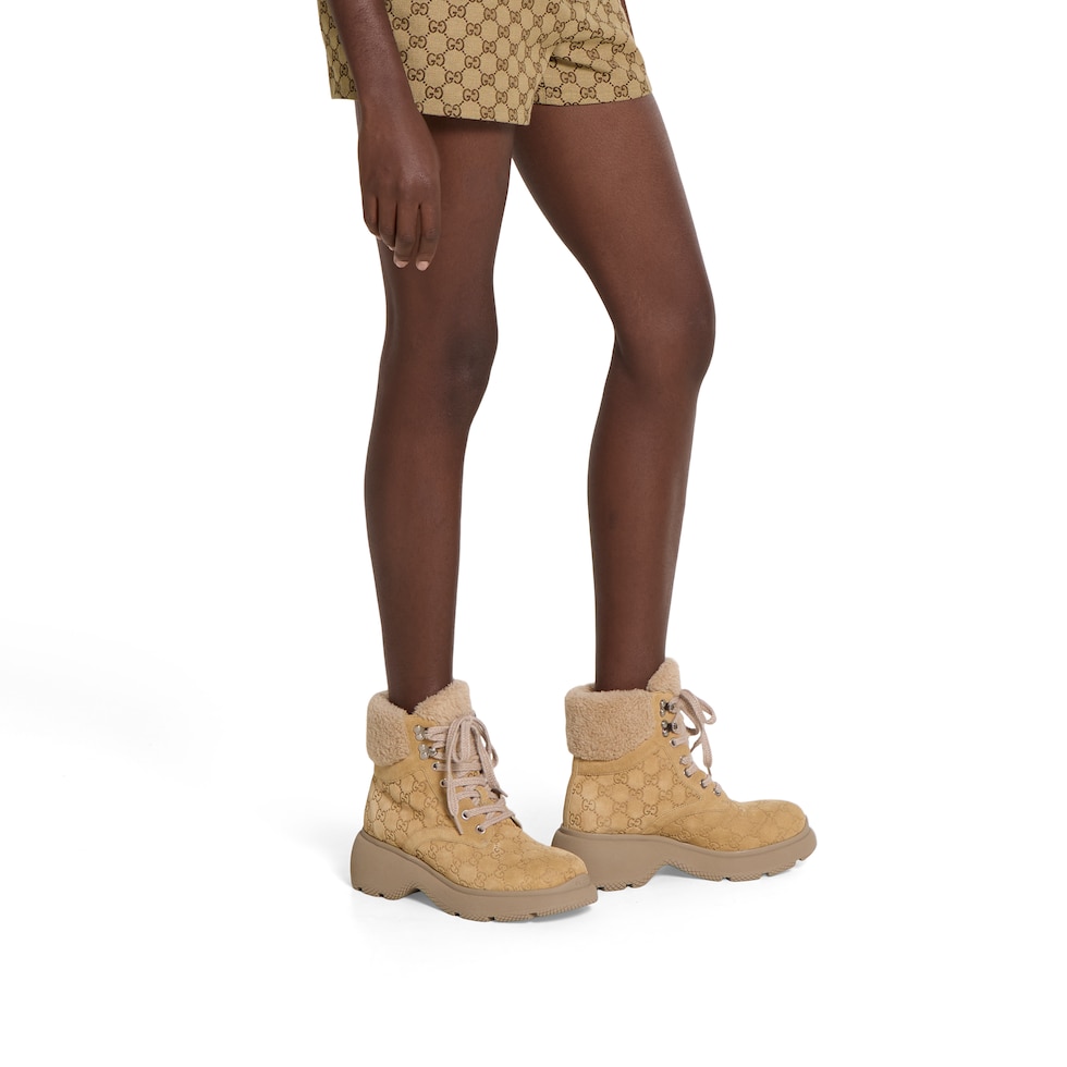 Women's lace-up ankle boot