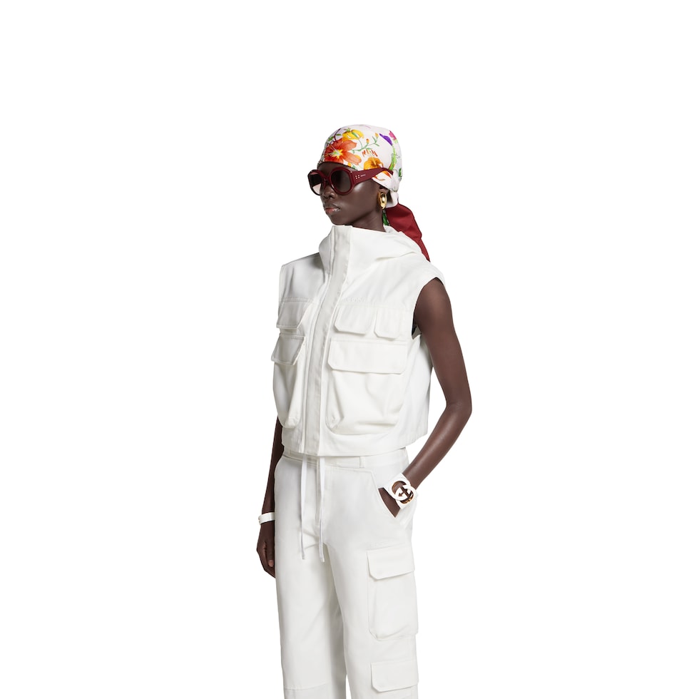 Light cotton canvas gilet with embroidery