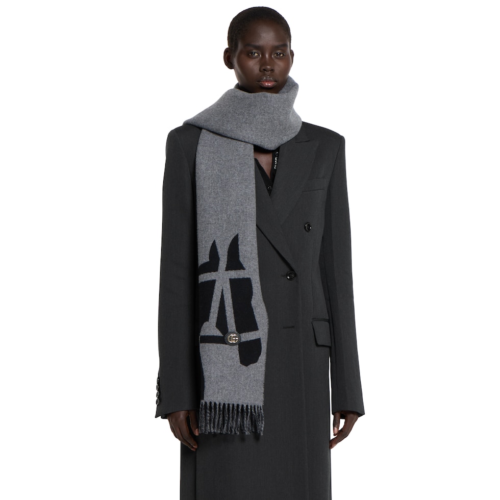 Wool scarf with jacquard motif