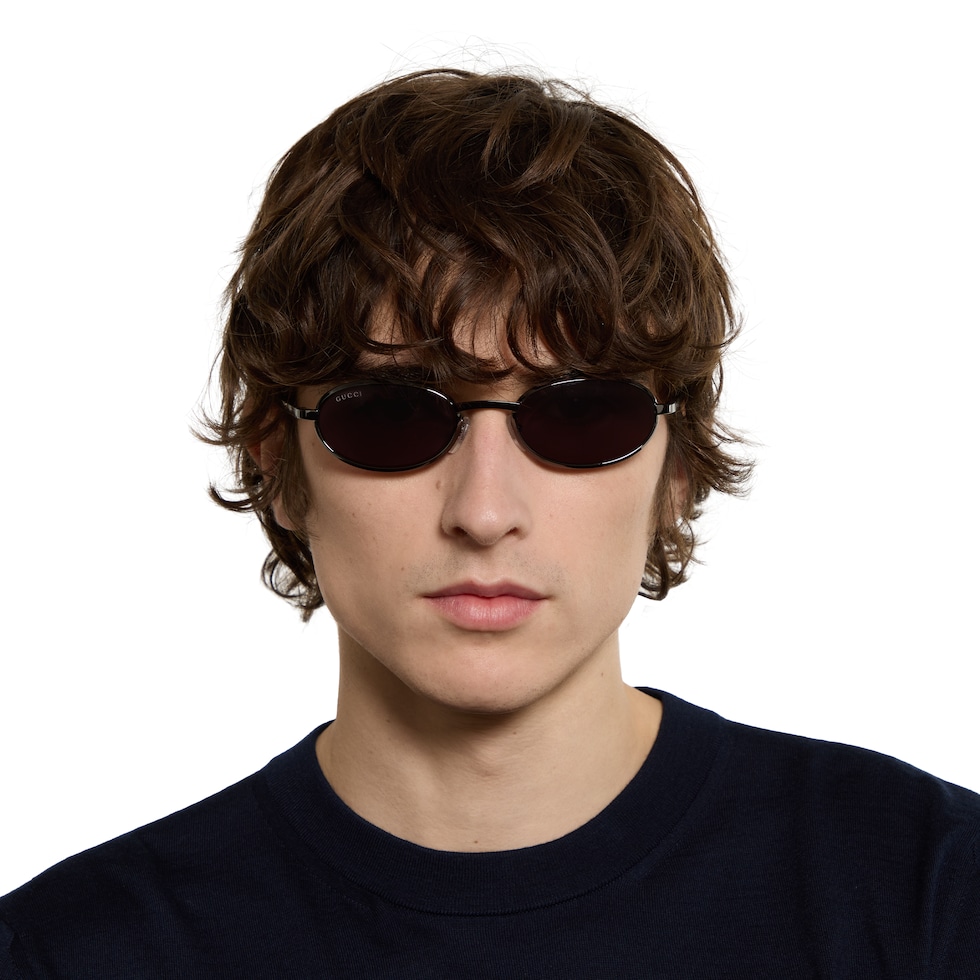 Oval frame sunglasses